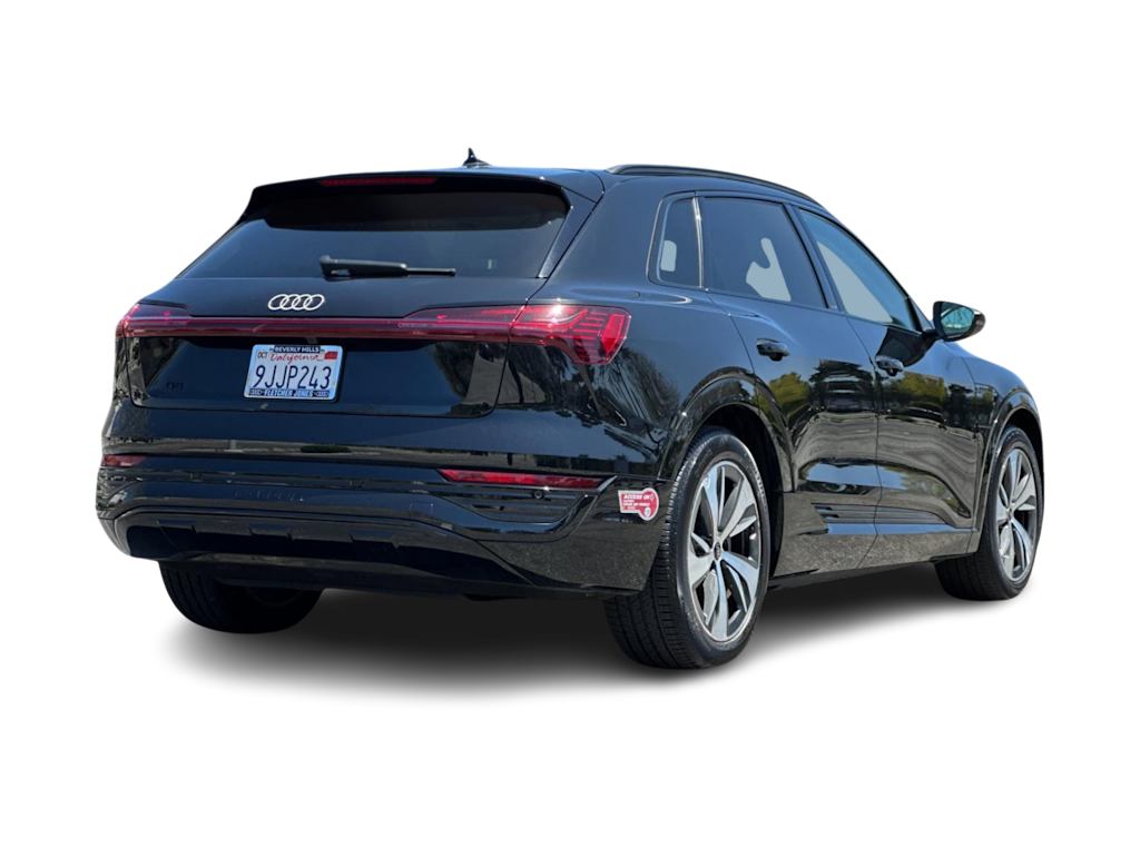 Thumbnail: 2024 Audi Q8 e-tron - 16