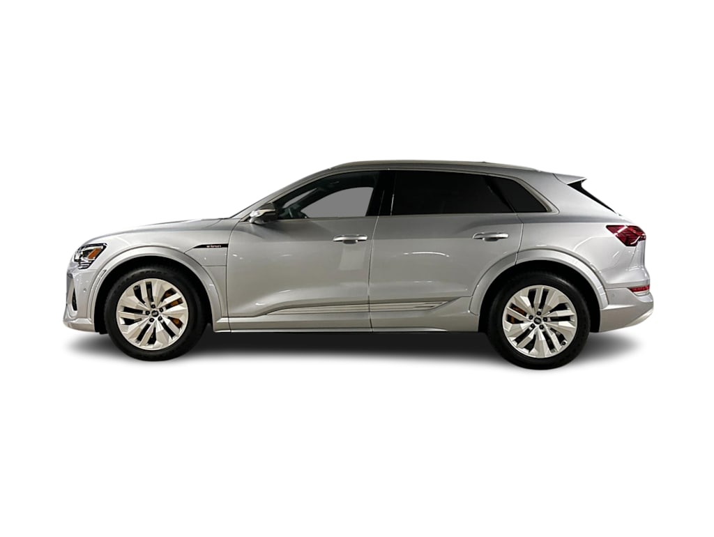 Thumbnail: 2023 Audi e-tron - 3
