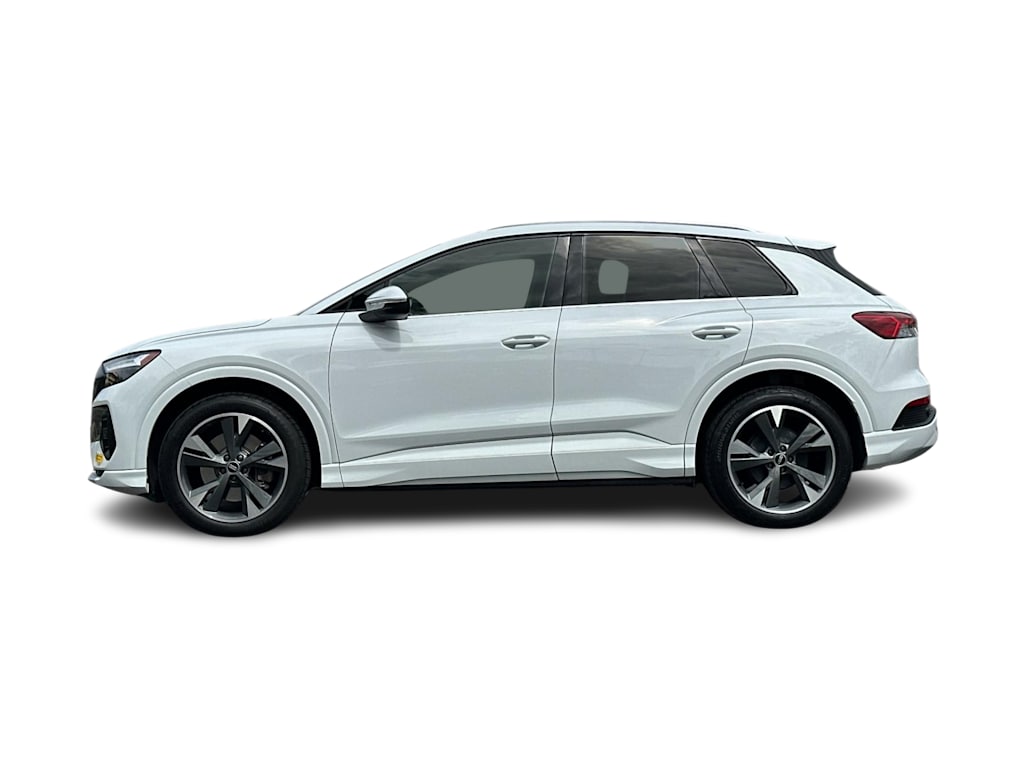 Thumbnail: 2022 Audi Q4 e-tron - 3