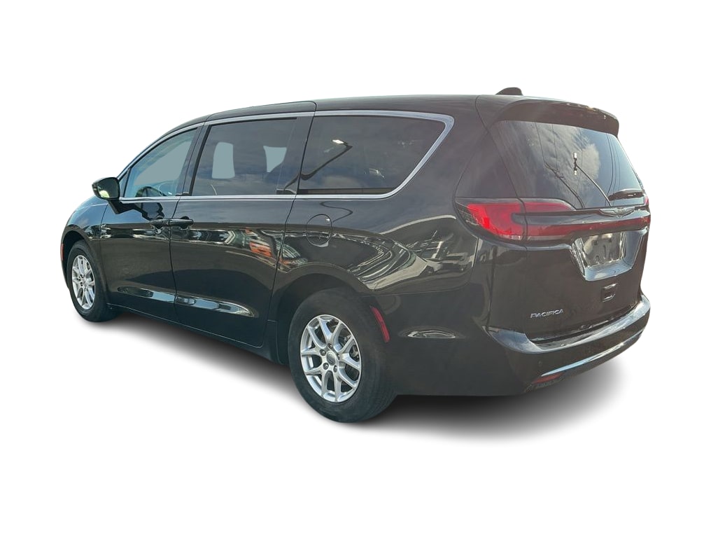 Thumbnail: 2024 Chrysler Pacifica - 3