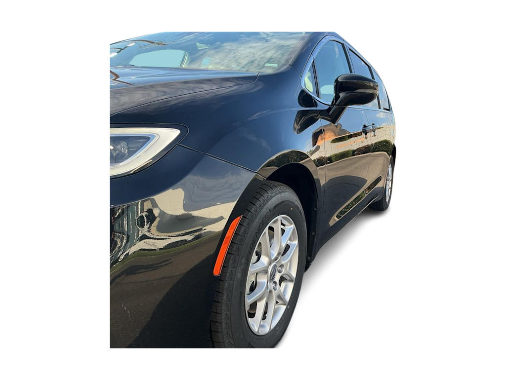 Thumbnail: 2024 Chrysler Pacifica - 22