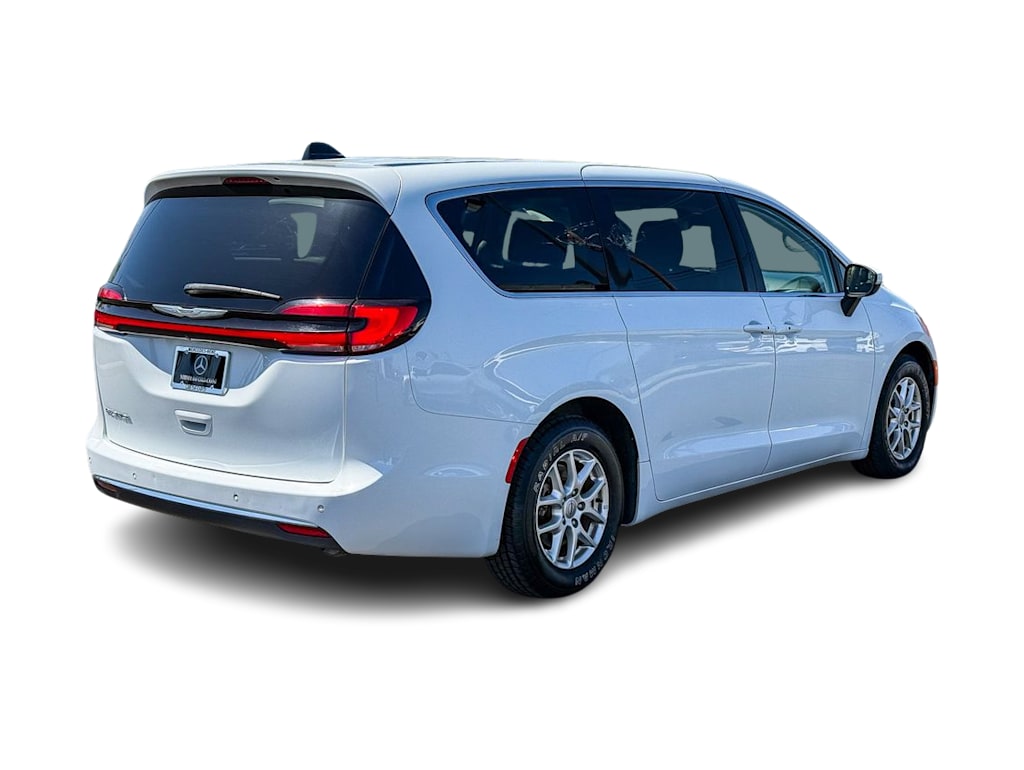 Thumbnail: 2023 Chrysler Pacifica - 19