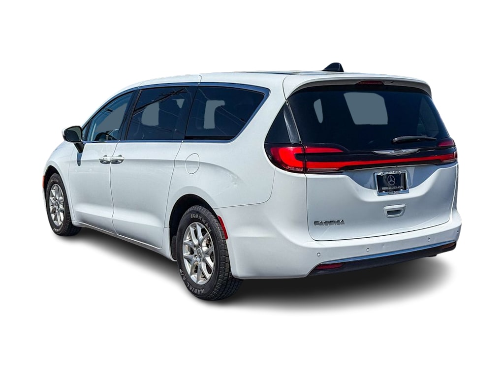 Thumbnail: 2023 Chrysler Pacifica - 3