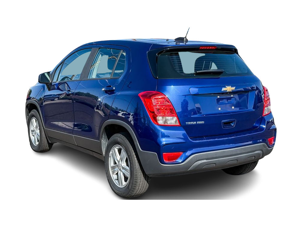 Thumbnail: 2017 Chevrolet Trax - 3