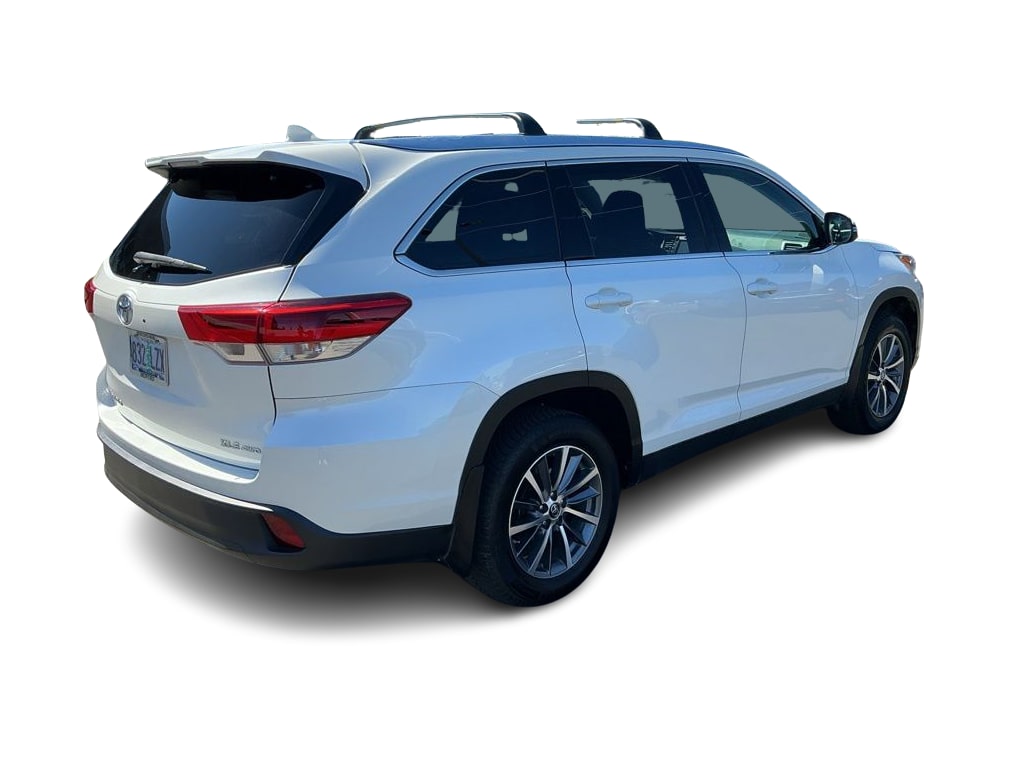 Thumbnail: 2019 Toyota Highlander - 19