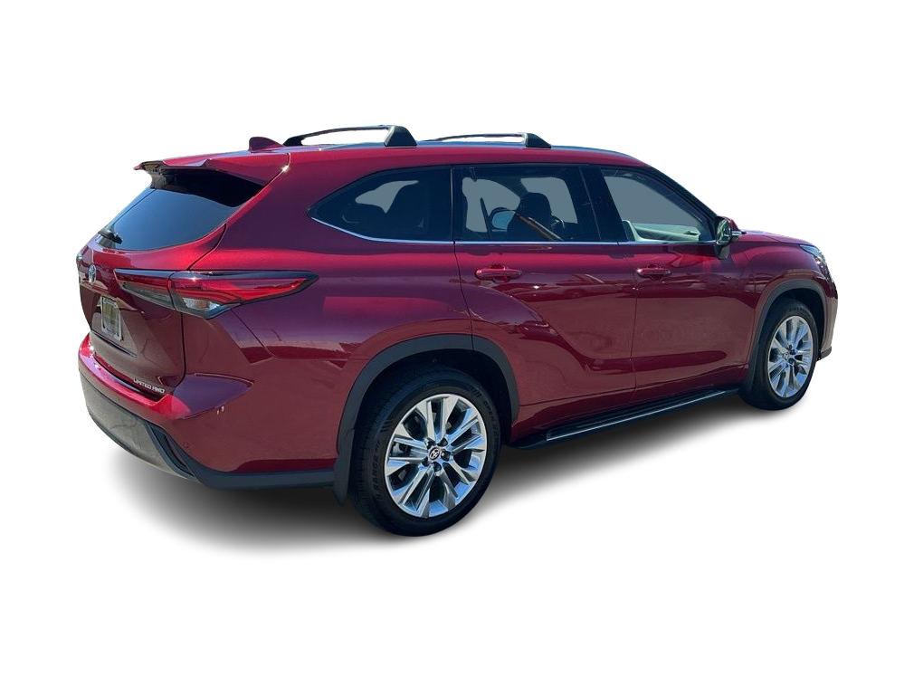 Thumbnail: 2023 Toyota Highlander - 18