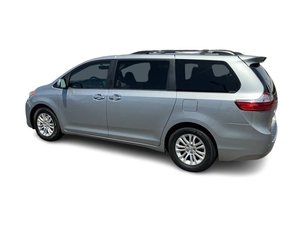 Thumbnail: 2016 Toyota Sienna - 3