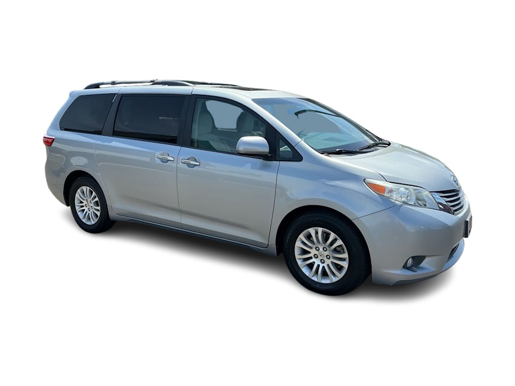 Thumbnail: 2016 Toyota Sienna - 16