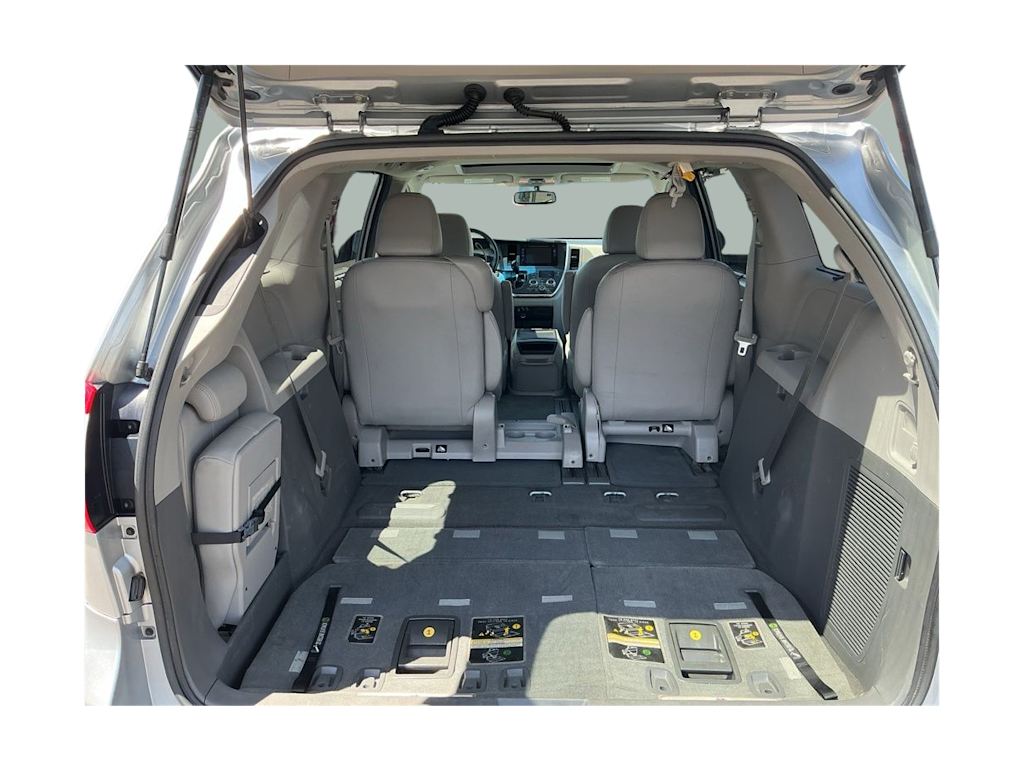 Thumbnail: 2016 Toyota Sienna - 30