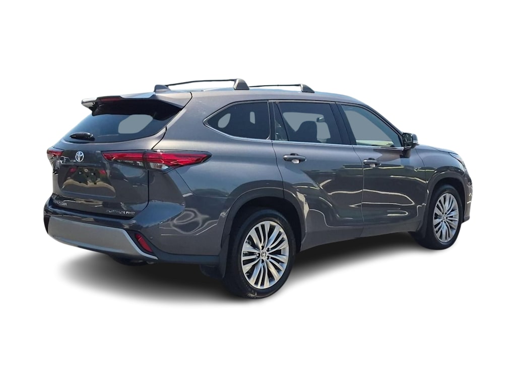 Thumbnail: 2022 Toyota Highlander - 22