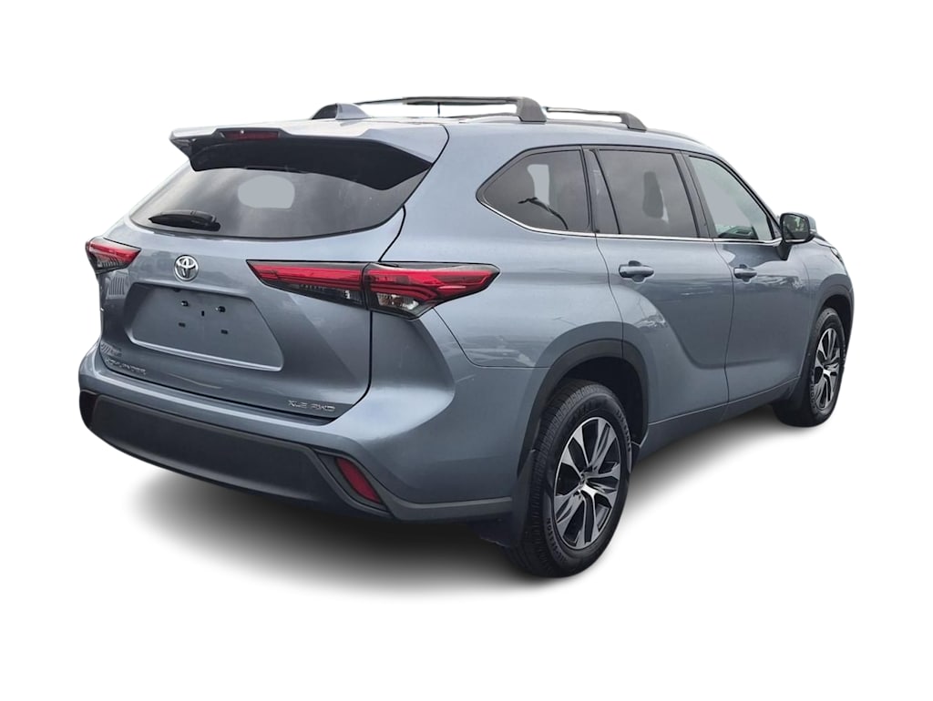 Thumbnail: 2022 Toyota Highlander - 23