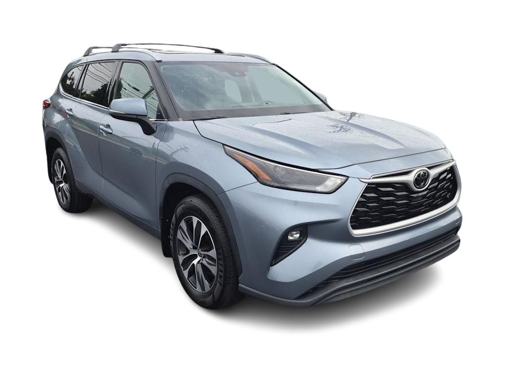 Thumbnail: 2022 Toyota Highlander - 21