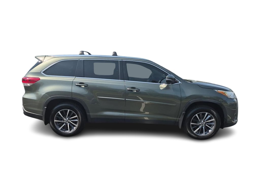 Thumbnail: 2019 Toyota Highlander - 18