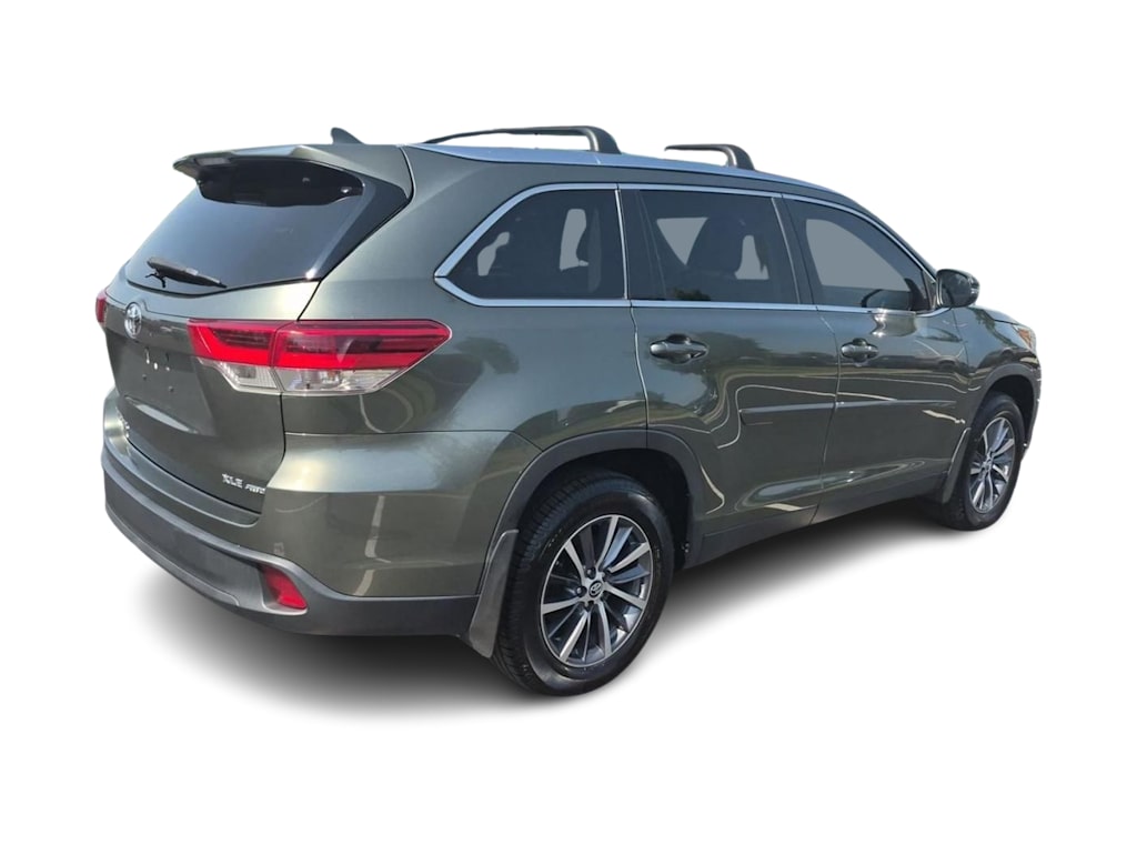 Thumbnail: 2019 Toyota Highlander - 17