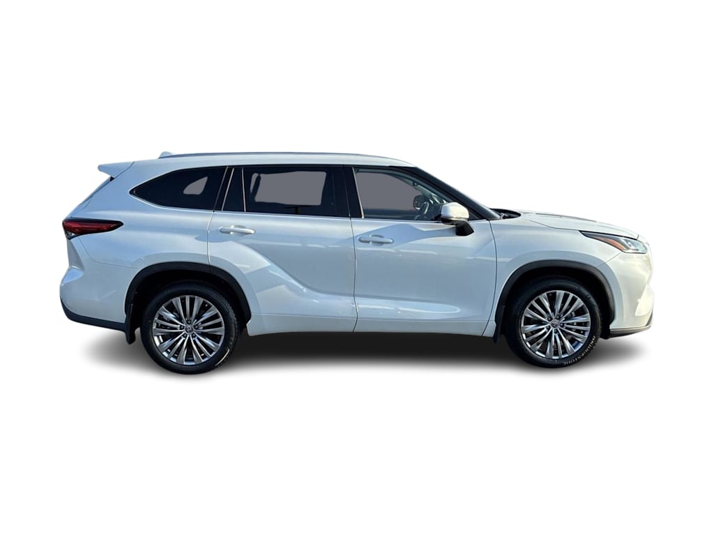 Thumbnail: 2023 Toyota Highlander - 23