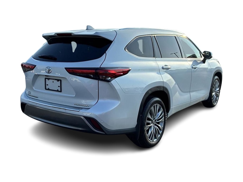 Thumbnail: 2023 Toyota Highlander - 22