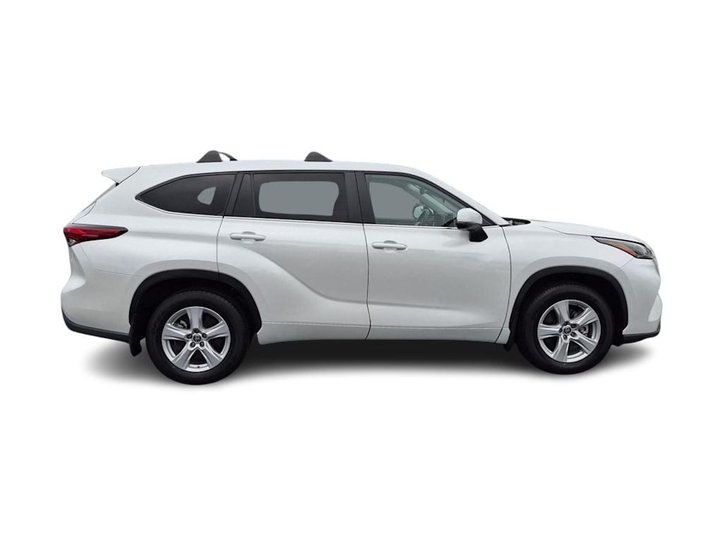 Thumbnail: 2023 Toyota Highlander - 24
