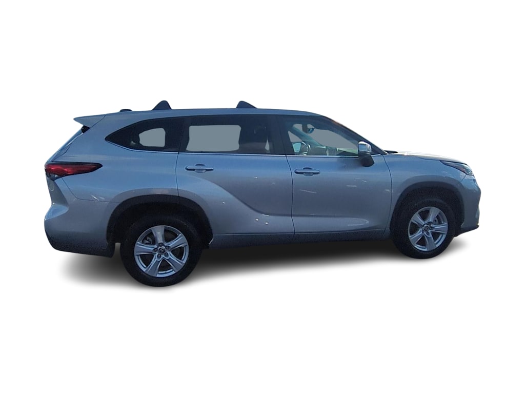 Thumbnail: 2023 Toyota Highlander - 21