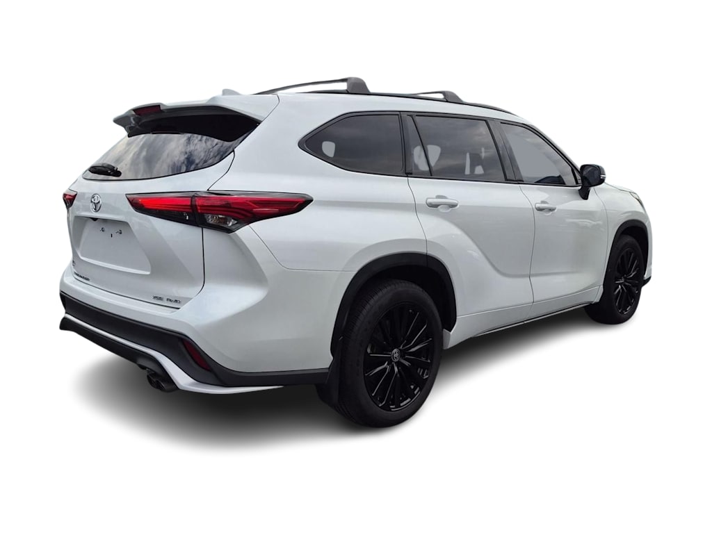 Thumbnail: 2023 Toyota Highlander - 22