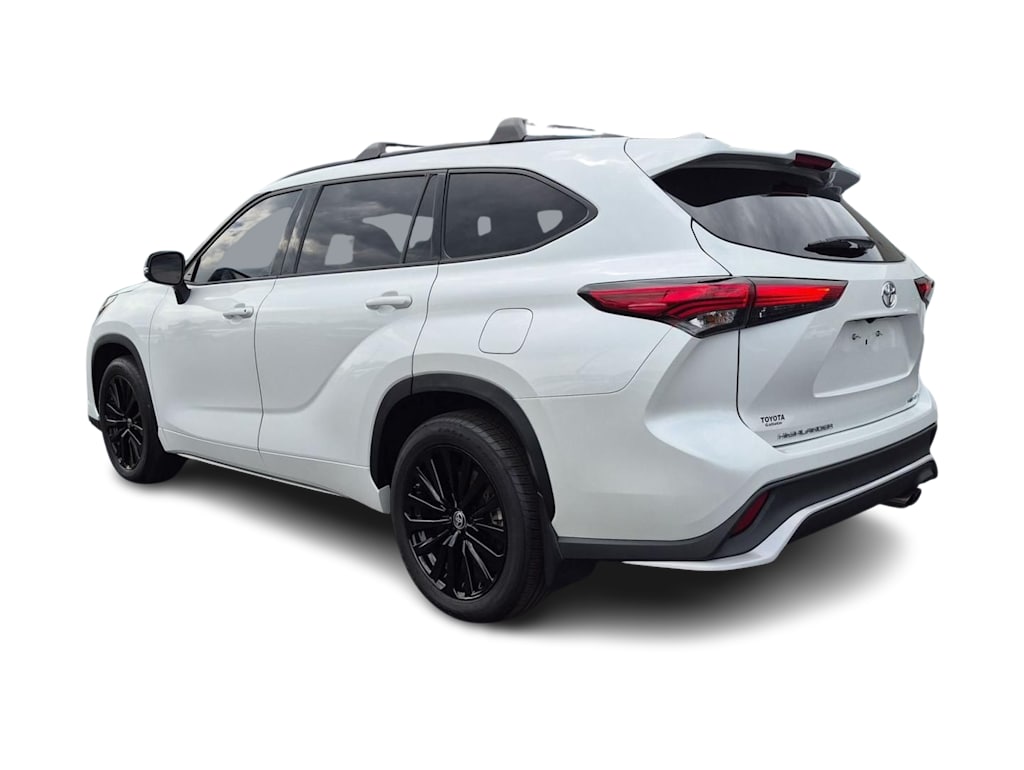 Thumbnail: 2023 Toyota Highlander - 4