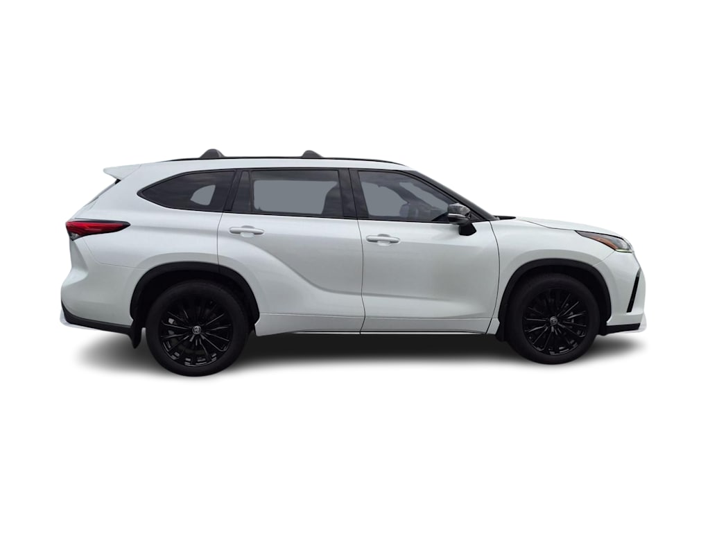 Thumbnail: 2023 Toyota Highlander - 23