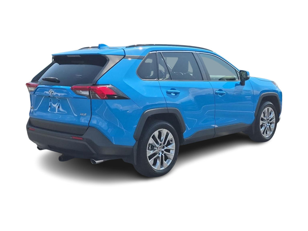 Thumbnail: 2021 Toyota RAV4 - 17