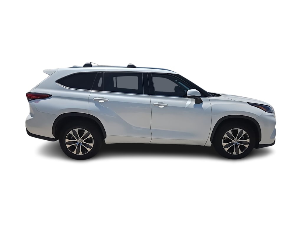 Thumbnail: 2021 Toyota Highlander - 21