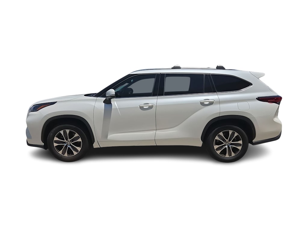 Thumbnail: 2021 Toyota Highlander - 3