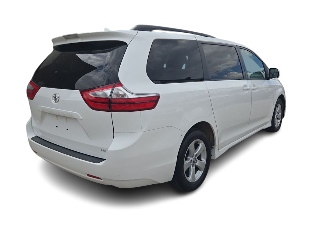 Thumbnail: 2018 Toyota Sienna - 20