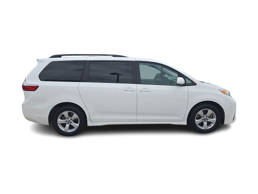 Thumbnail: 2018 Toyota Sienna - 21