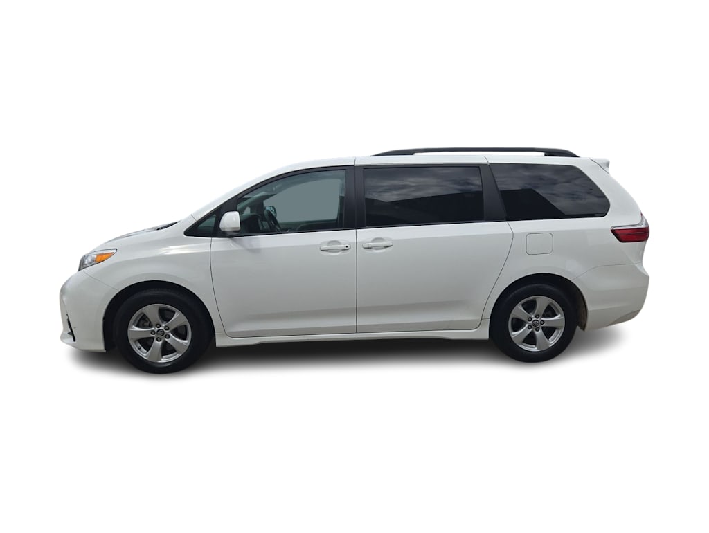Thumbnail: 2018 Toyota Sienna - 3