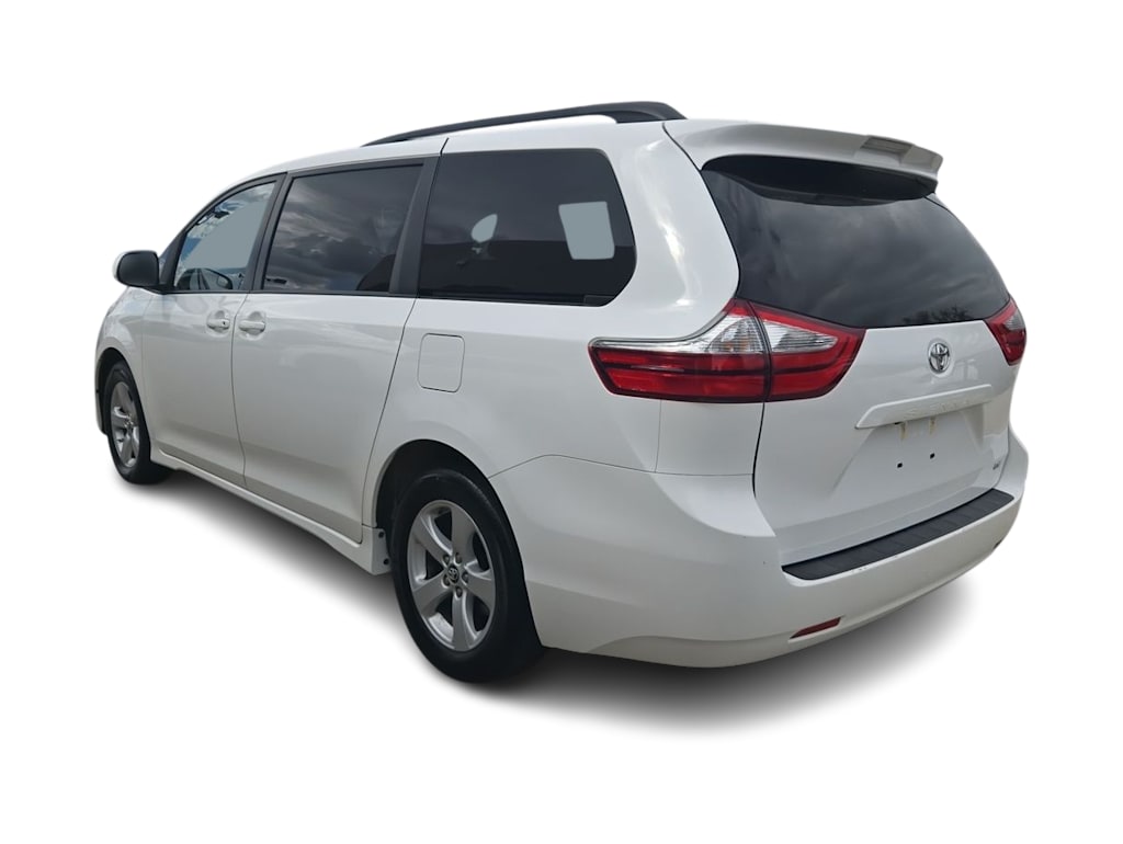Thumbnail: 2018 Toyota Sienna - 4