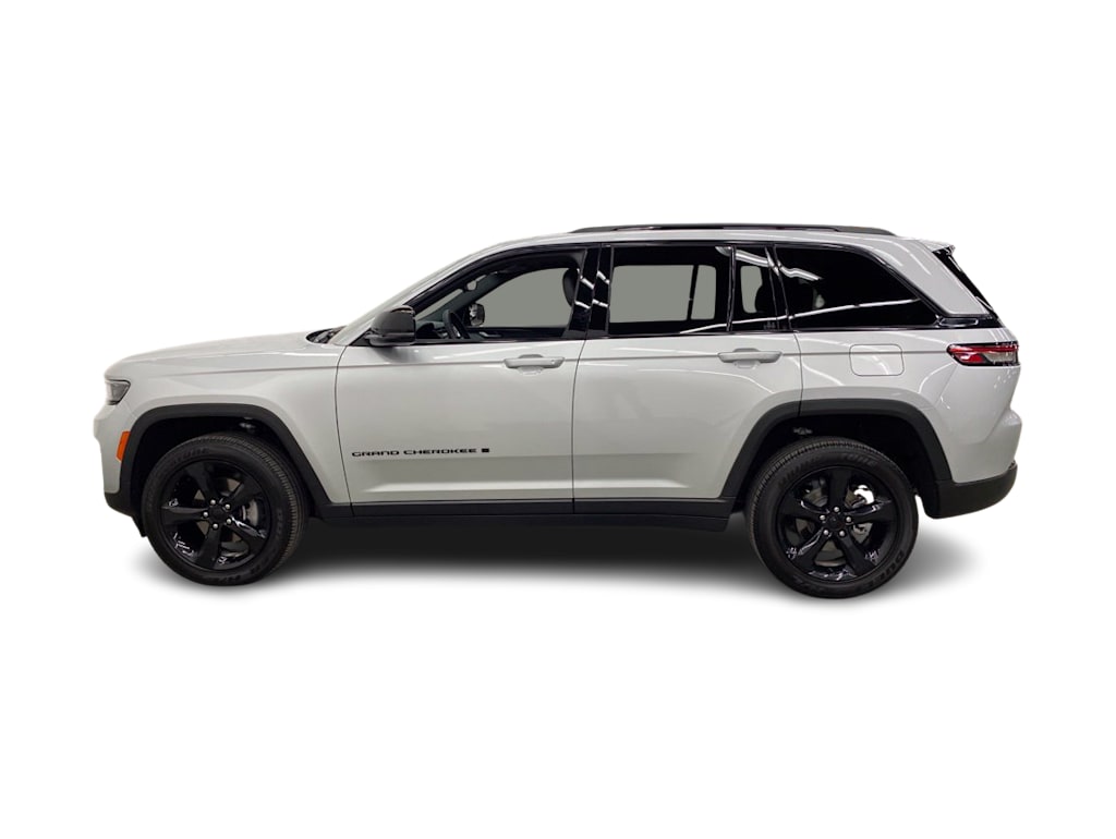 Thumbnail: 2023 Jeep Grand Cherokee - 3