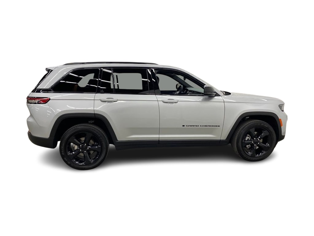 Thumbnail: 2023 Jeep Grand Cherokee - 22