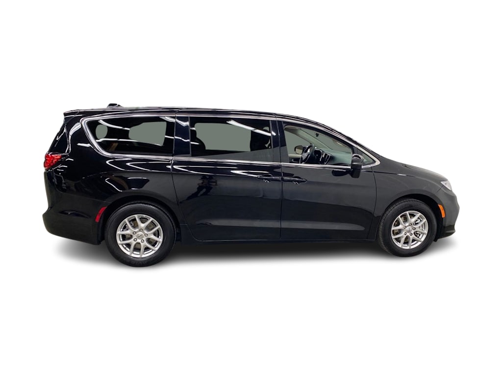 Thumbnail: 2024 Chrysler Pacifica - 20