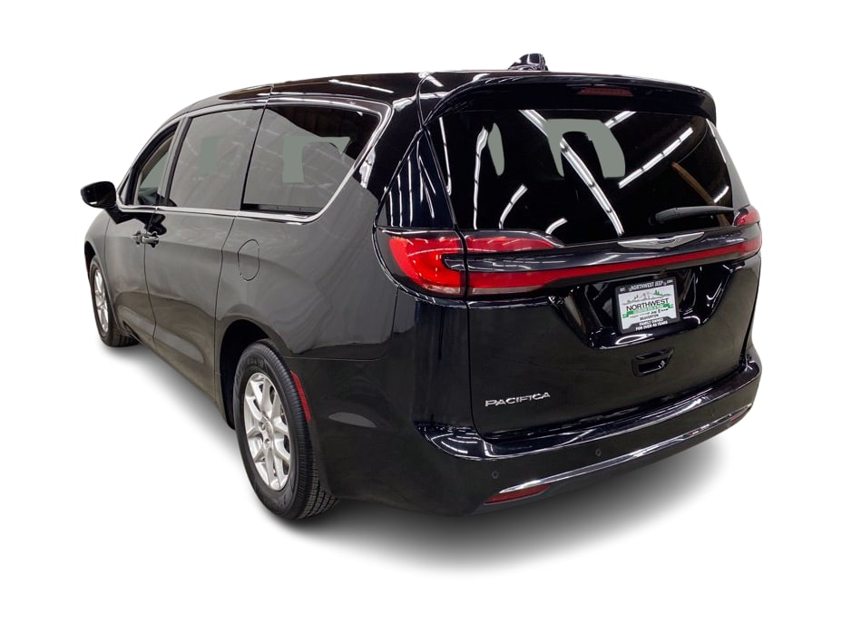 Thumbnail: 2024 Chrysler Pacifica - 4