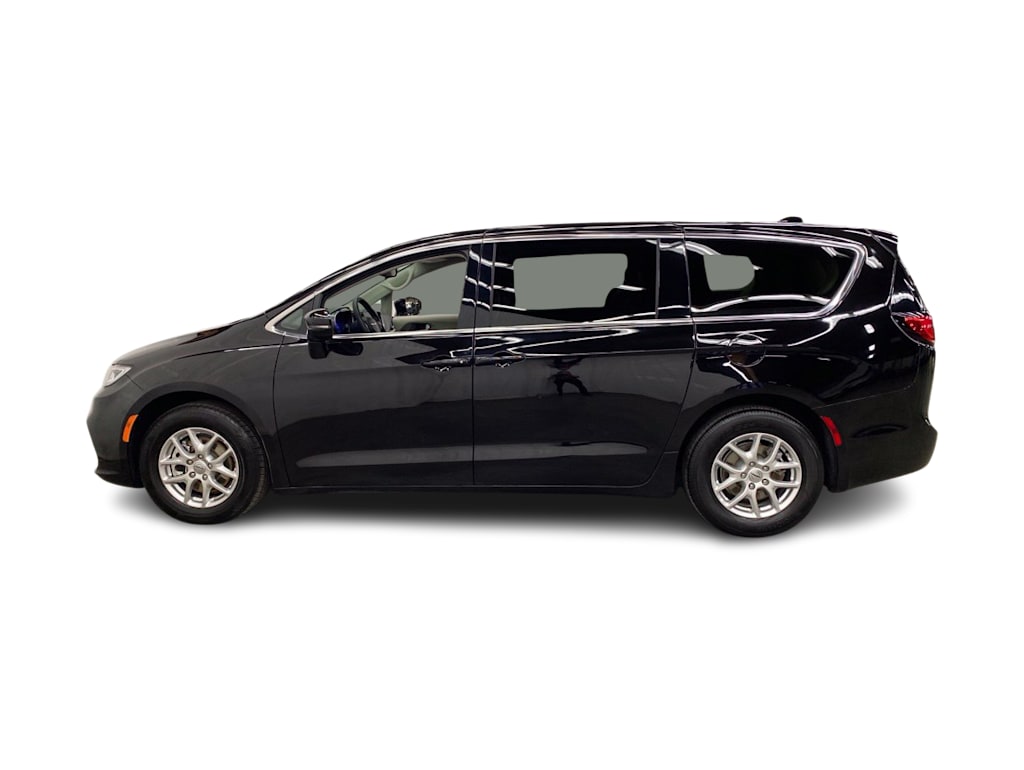 Thumbnail: 2024 Chrysler Pacifica - 3