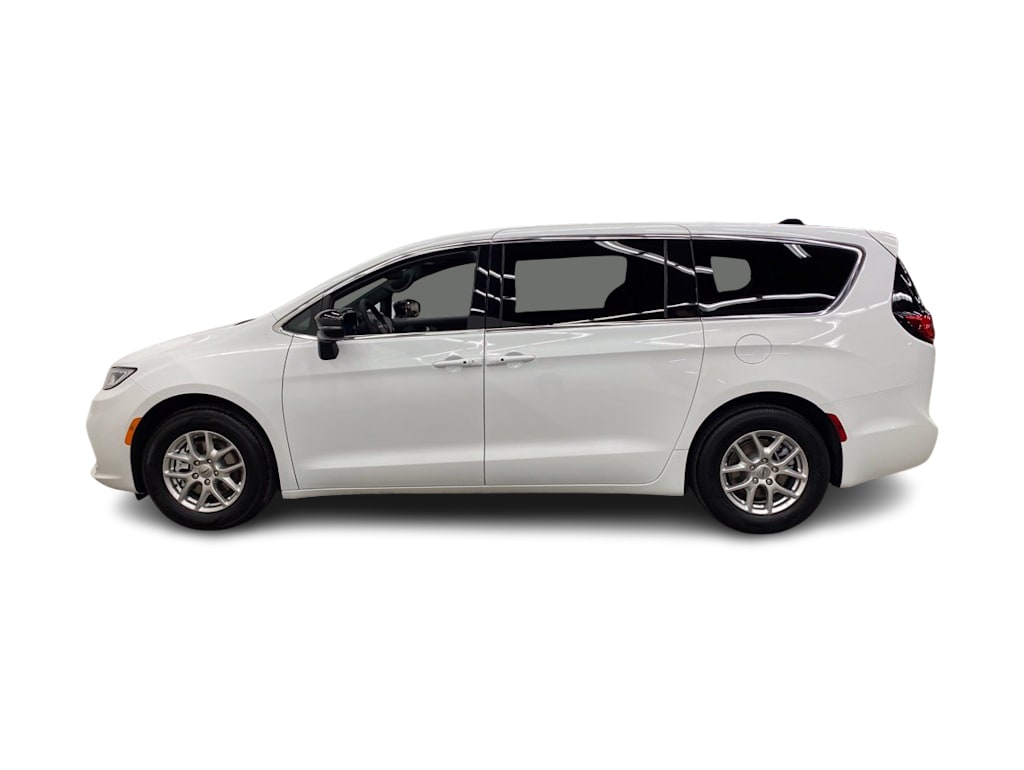 Thumbnail: 2025 Chrysler Pacifica - 3