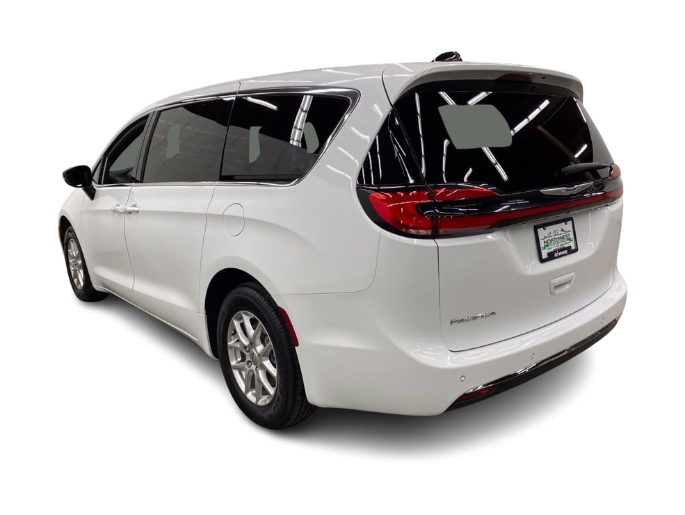 Thumbnail: 2025 Chrysler Pacifica - 4