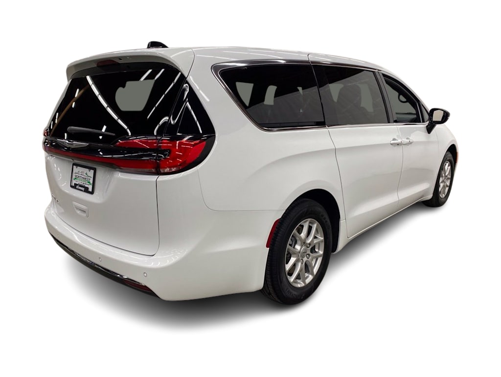 Thumbnail: 2025 Chrysler Pacifica - 19