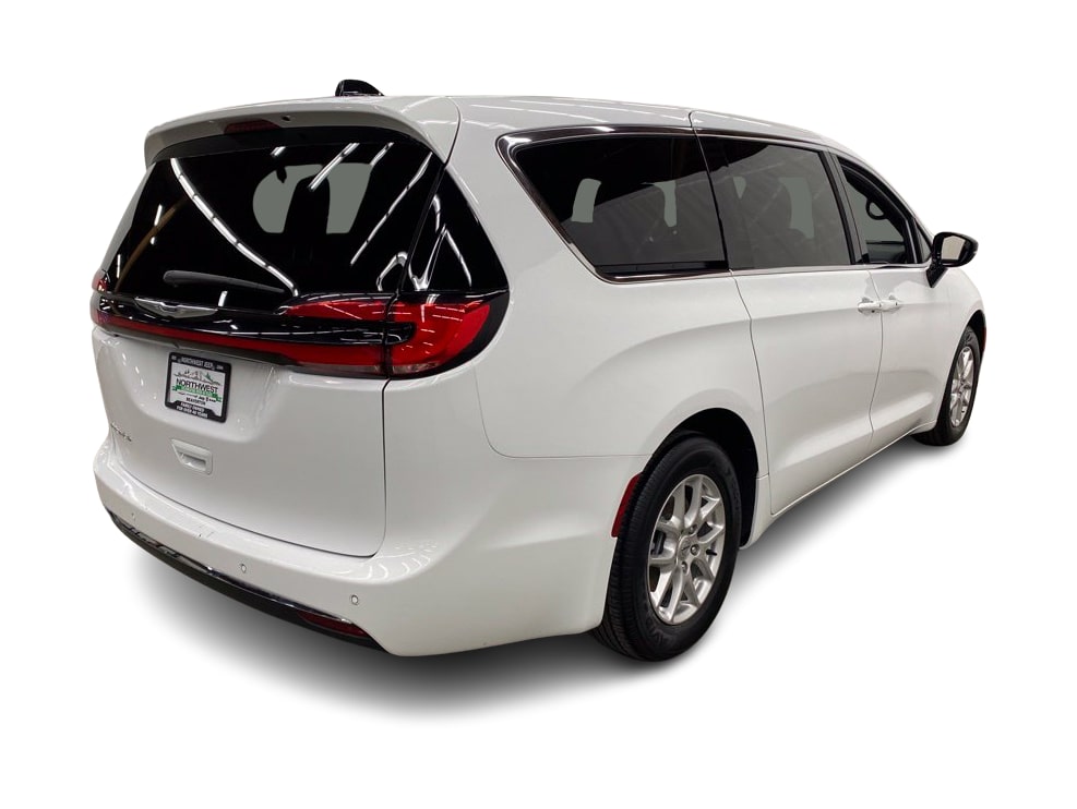 Thumbnail: 2025 Chrysler Pacifica - 19
