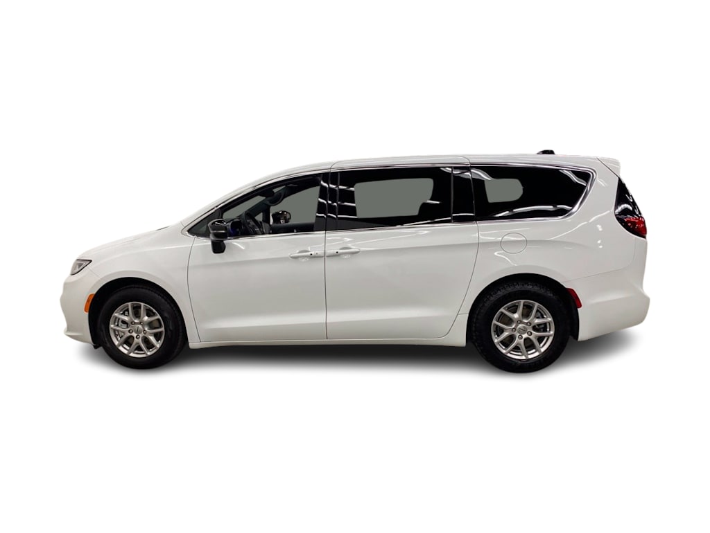 Thumbnail: 2025 Chrysler Pacifica - 3