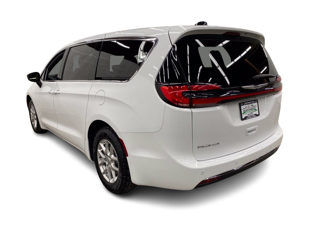 Thumbnail: 2025 Chrysler Pacifica - 4