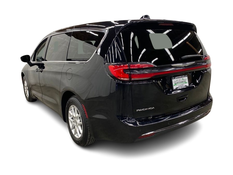 Thumbnail: 2024 Chrysler Pacifica - 4