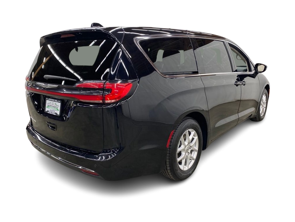 Thumbnail: 2024 Chrysler Pacifica - 20