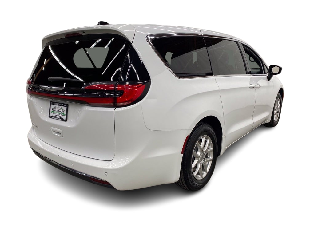 Thumbnail: 2025 Chrysler Pacifica - 19