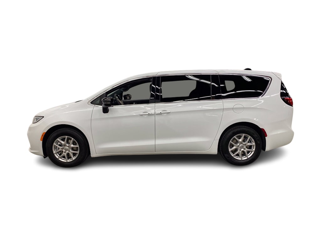 Thumbnail: 2025 Chrysler Pacifica - 3