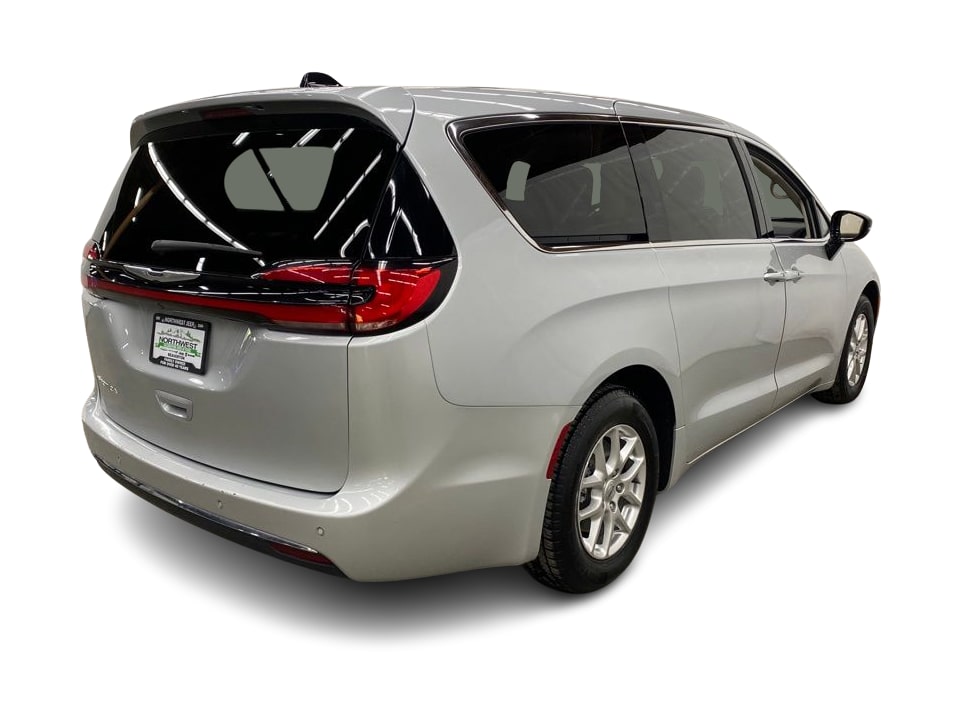 Thumbnail: 2024 Chrysler Pacifica - 19
