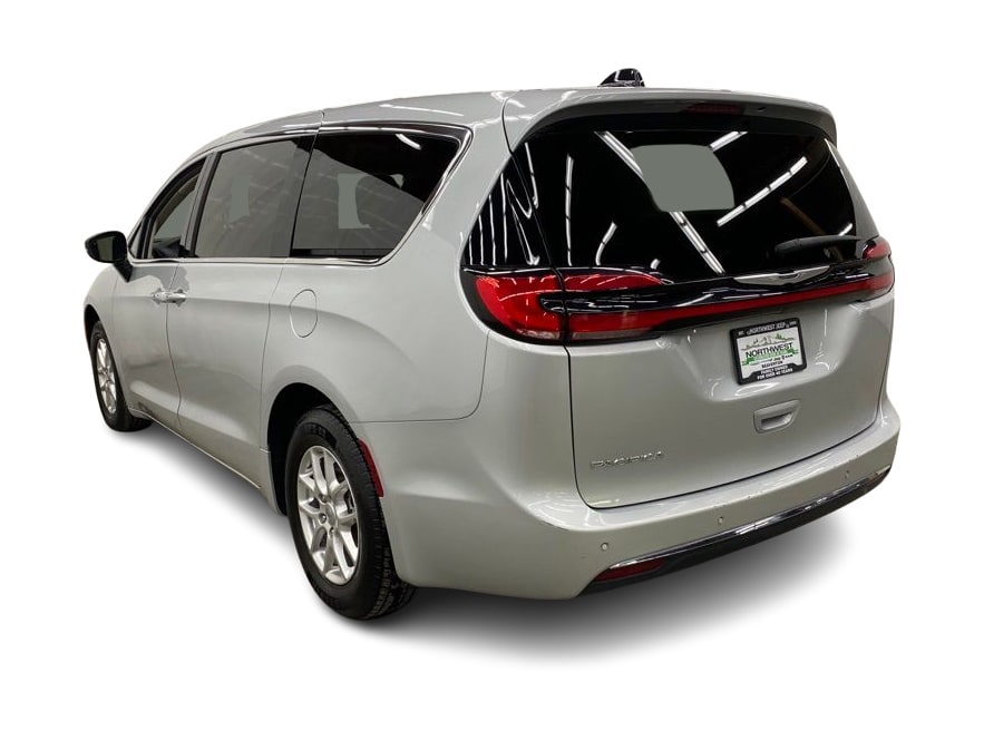 Thumbnail: 2024 Chrysler Pacifica - 4
