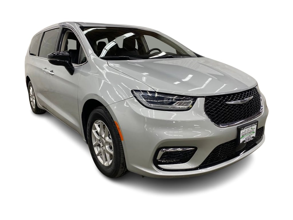 Thumbnail: 2024 Chrysler Pacifica - 21